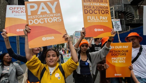 British doctors seek jobs abroad amid discontent over NHS pay