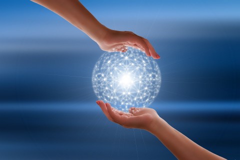 Holding-globe